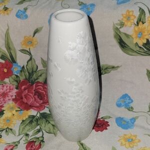 Elegant White Floral Vase